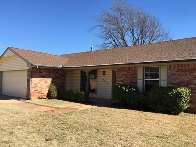 1504 Winding Creek Rd, Moore, OK 73160 - photo 2