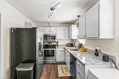 144 Charlestowne Cir, Winston Salem, NC 27103 - photo 2