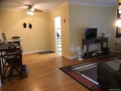 47-22 216th St unit 3D, Bayside, NY 11361 - photo 4