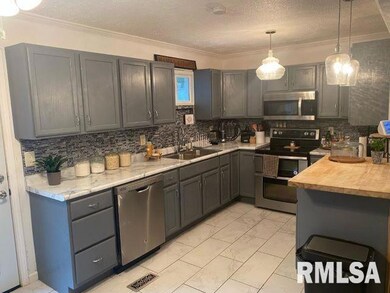 1409 Calvin St, Davenport, IA 52804 - photo 6