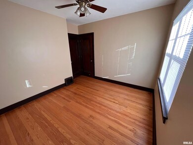 1123 E 10th St, Davenport, IA 52803 - photo 7
