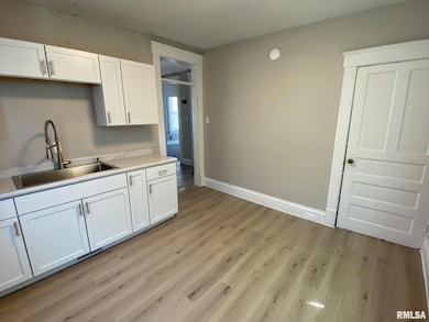 618 Douglas Ct, Davenport, IA 52803 - photo 3