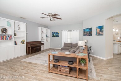 Formal Living Room pic 1