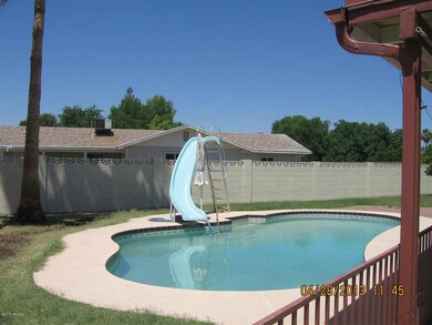 704 N Gentry frt1 011