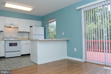 306 Moseby Ct, Manassas Park, VA 20111 - photo 4