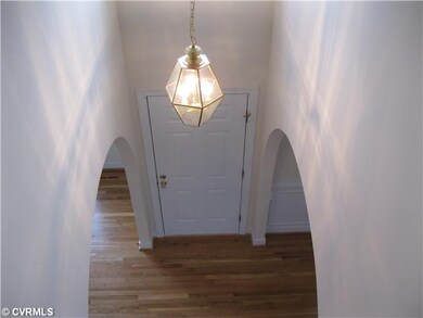 Foyer - Bright 2-story Foyer