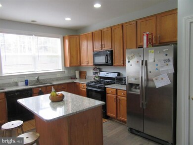 8175 Glade Bank Dr, Manassas, VA 20111 - photo 6