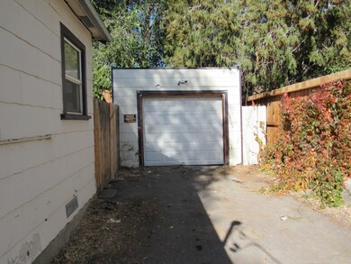 2221 Orchard Ave, Klamath Falls, OR 97601 - photo 3