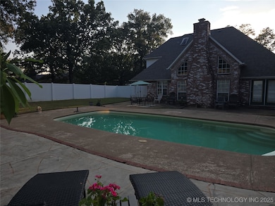 906 N 14th St, Henryetta, OK 74437 - photo 5