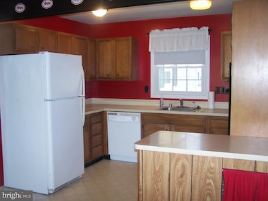 12108 Round Tree Ln, Bowie, MD 20715 - photo 3