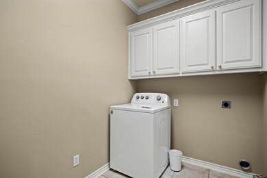 1927 Hollyglen Dr, Tyler, TX 75703 - photo 5