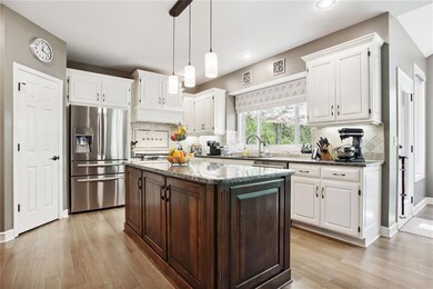 7314 Oakview St, Shawnee, KS 66216 - photo 4