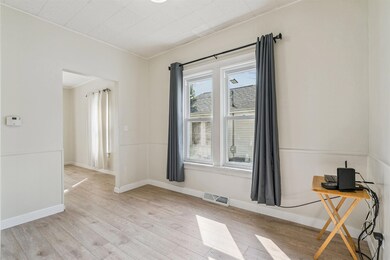 2322 W 3rd St, Waterloo, IA 50701 - photo 6