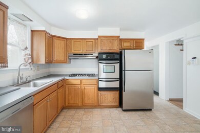 2412 Olcott Ave, Ardmore, PA 19003 - photo 5