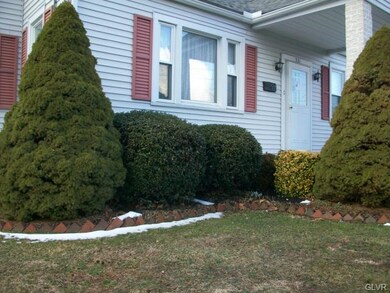 321 Center St, Slatington, PA 18080 - photo 5