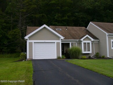 119 Duck Hollow Cir, Stroudsburg, PA 18360 - photo 2