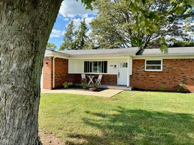 3886 E Carol Ct, Columbus, IN 47203 - photo 3