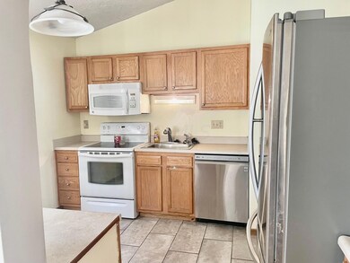 2207 Golden Leaf Ln, Columbus, OH 43223 - photo 4