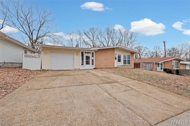 1105 Saint Anthony Ln, Florissant, MO 63033 - photo 2