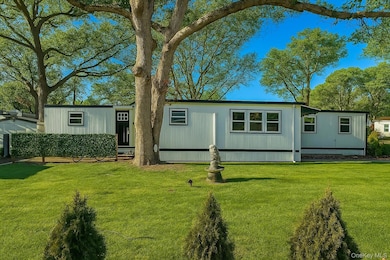 37 Hubbard Ave unit 85, Riverhead, NY 11901 - photo 2