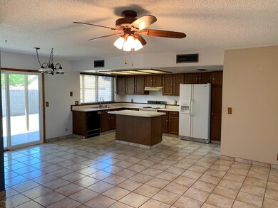 Eat-In Kitchen