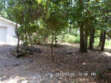 Living Room. Side yard