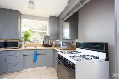 17062 San Fernando Mission Blvd, Los Angeles, CA 91344 - photo 5