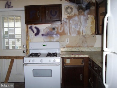 514 Cramer Ave, Beverly, NJ 08010 - photo 4