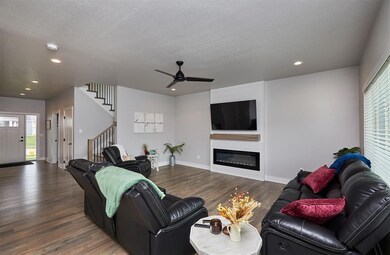 16200 Springbrook Trail, Urbandale, IA 50323 - photo 3