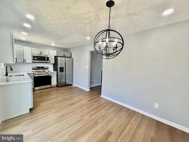 818 Sleepy Hollow Ct, Edgewood, MD 21040 - photo 7