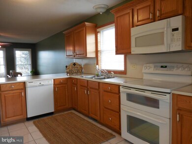 1196 Hollywell Ave, Chambersburg, PA 17201 - photo 2