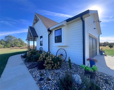 36958 Jingo Rd, Louisburg, KS 66053 - photo 7