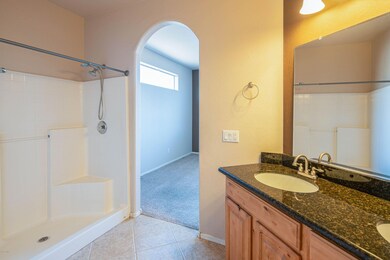 broad master bath 2
