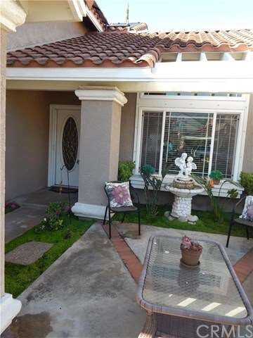 Great area out front to socialize with the neighbo