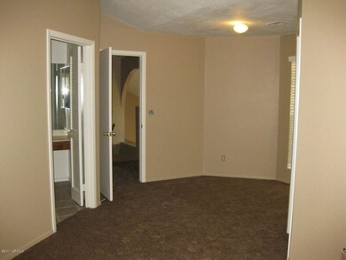 Sitting Area/Office Space in Master Bd