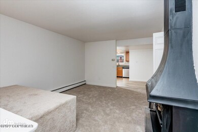 06-Living Room_MAX4366-Edit