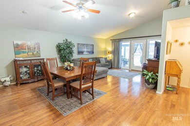 220 S Valley Dr, Nampa, ID 83686 - photo 4