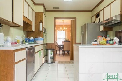 Kitchen has great breakfast bar and breakfast area