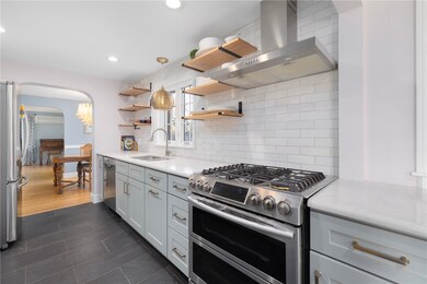 46 Channing Ave, Riverside, RI 02915 - photo 5