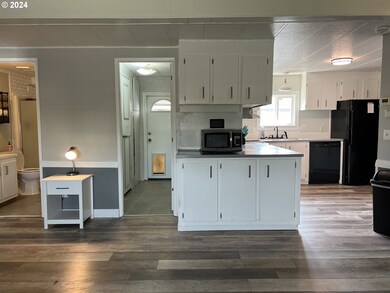 5256 Daisy St, Springfield, OR 97478 - photo 7