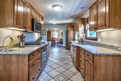 Stainless steel appliances, deep sink for food pre