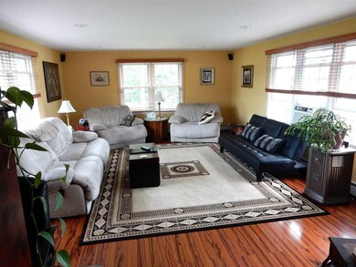 25 Bellview Rd, Troy, NY 12180 - photo 4