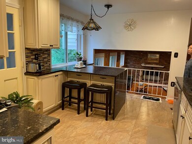 9526 Jomar Dr, Fairfax, VA 22032 - photo 3