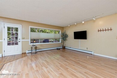 05-Living Room 20240610-DW-5565