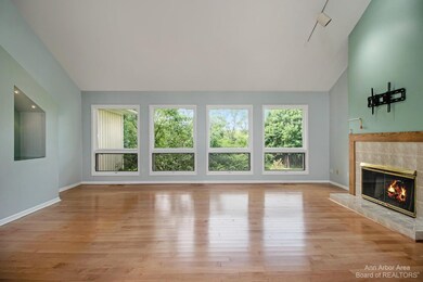 354 Crestway Ct, Saline, MI 48176 - photo 7