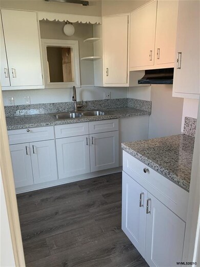 589 S 4th St, Independence, OR 97351 - photo 4