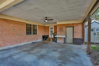 1708 Morningside Dr, Gainesville, TX 76240 - photo 3