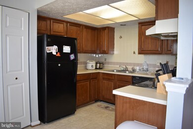 13345 Burkitts Rd, Fairfax, VA 22033 - photo 6