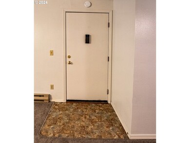 Living Room/Entrance