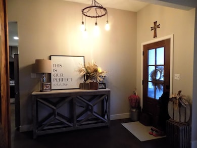 805 Lockport Dr, Centralia, MO 65240 - photo 2